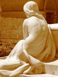 Detall d'una escultura de Josep Llimona, al cementiri d'Arenys. Foto Enric Pera