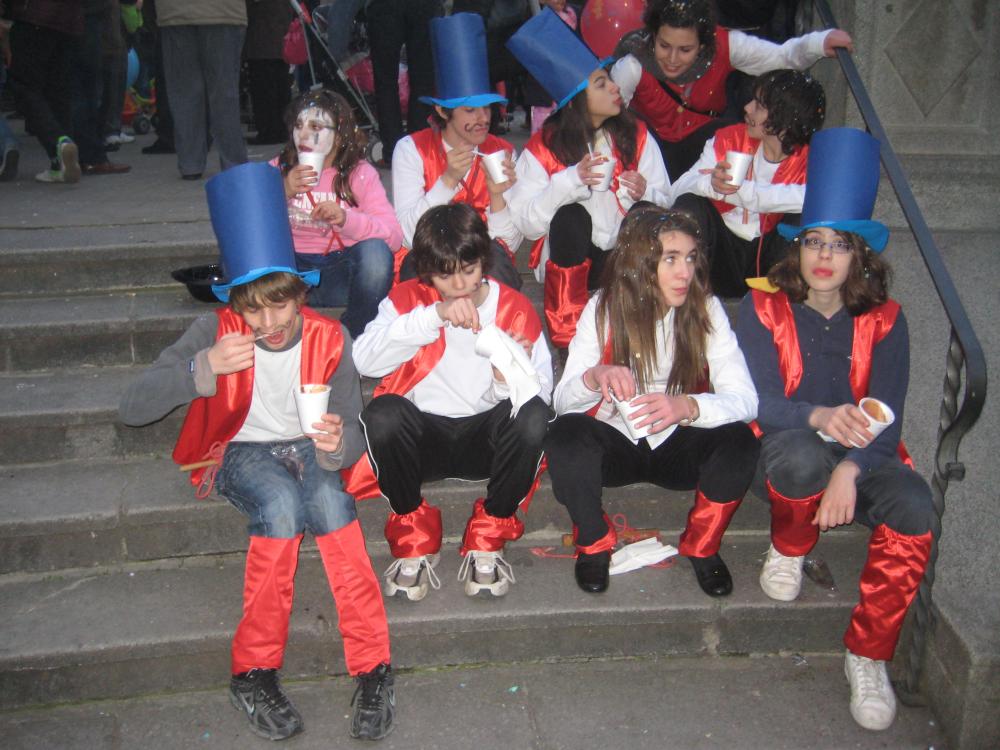 Fem Carnaval, amb amics