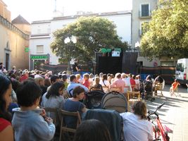 Titelles a la pla�a de l'Esgl�sia, diumenge a la tarda, per tancar un cap de setmana �nic a Arenys de Mar
