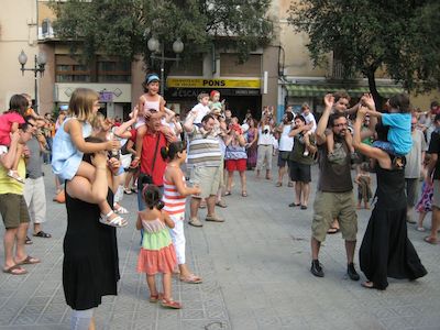 Ball infantil amb No� Ribas a la placeta