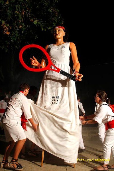 Cercavila nocturna de gegants