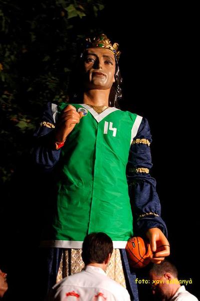 Cercavila nocturna de gegants