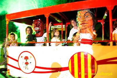 Cercavila nocturna de gegants