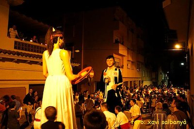 Cercavila nocturna de gegants