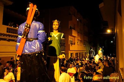 Cercavila nocturna de gegants