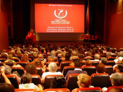 Lliurament del premi Petit Tresor dels Pa�sos Catalans als macips d'Arenys