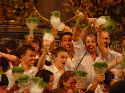 Ofrena de macips a Sant Roc i cantada dels goigs