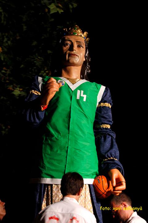 Cercavila nocturna de gegants