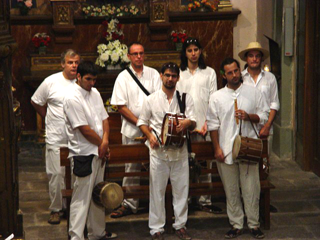 Ofrena de macips a Sant Roc i cantada dels goigs