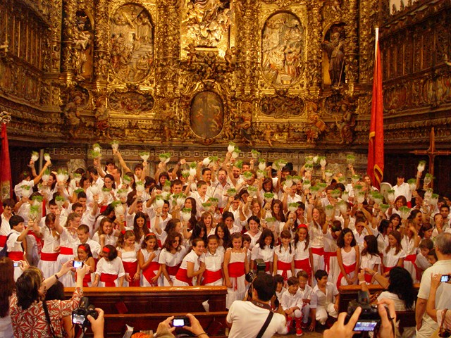 Ofrena de macips a Sant Roc i cantada dels goigs
