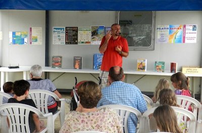 Biblioplatja - Hora del conte amb Roger Pou