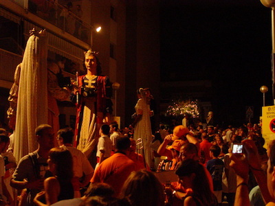 Cercavila nocturna de gegants