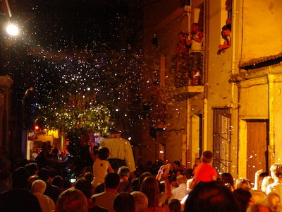 Cercavila nocturna de gegants