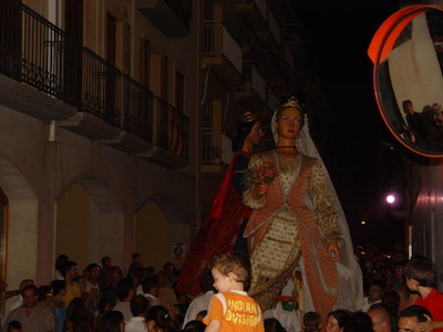 Cercavila nocturna de gegants