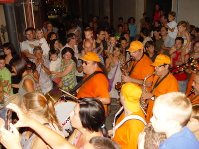 Cercavila nocturna de gegants