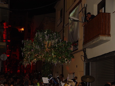 Cercavila nocturna de gegants