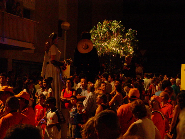 Cercavila nocturna de gegants