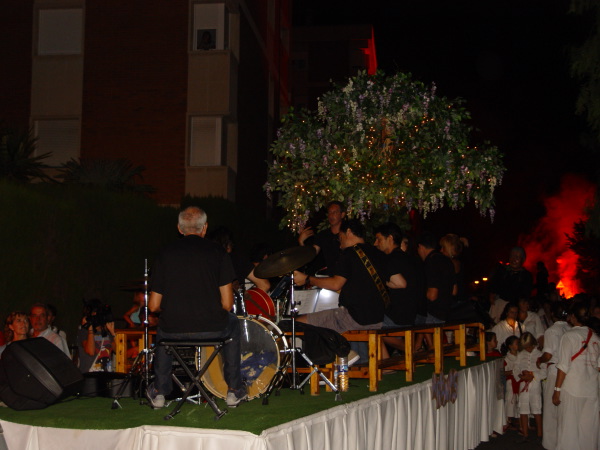 Cercavila nocturna de gegants
