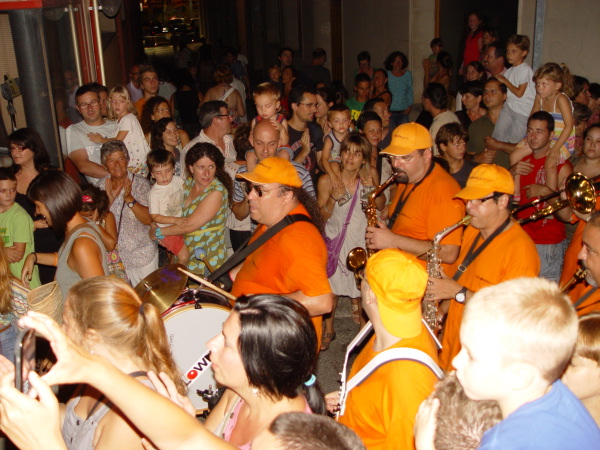 Cercavila nocturna de gegants
