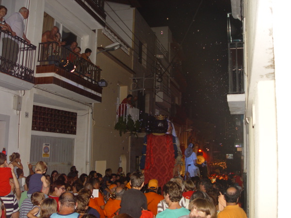 Cercavila nocturna de gegants