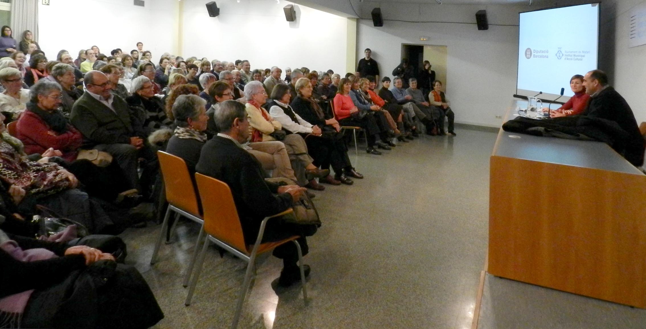 Tert�lia de novel�la comarcal amb Xavier Bosch (29.11.2012)