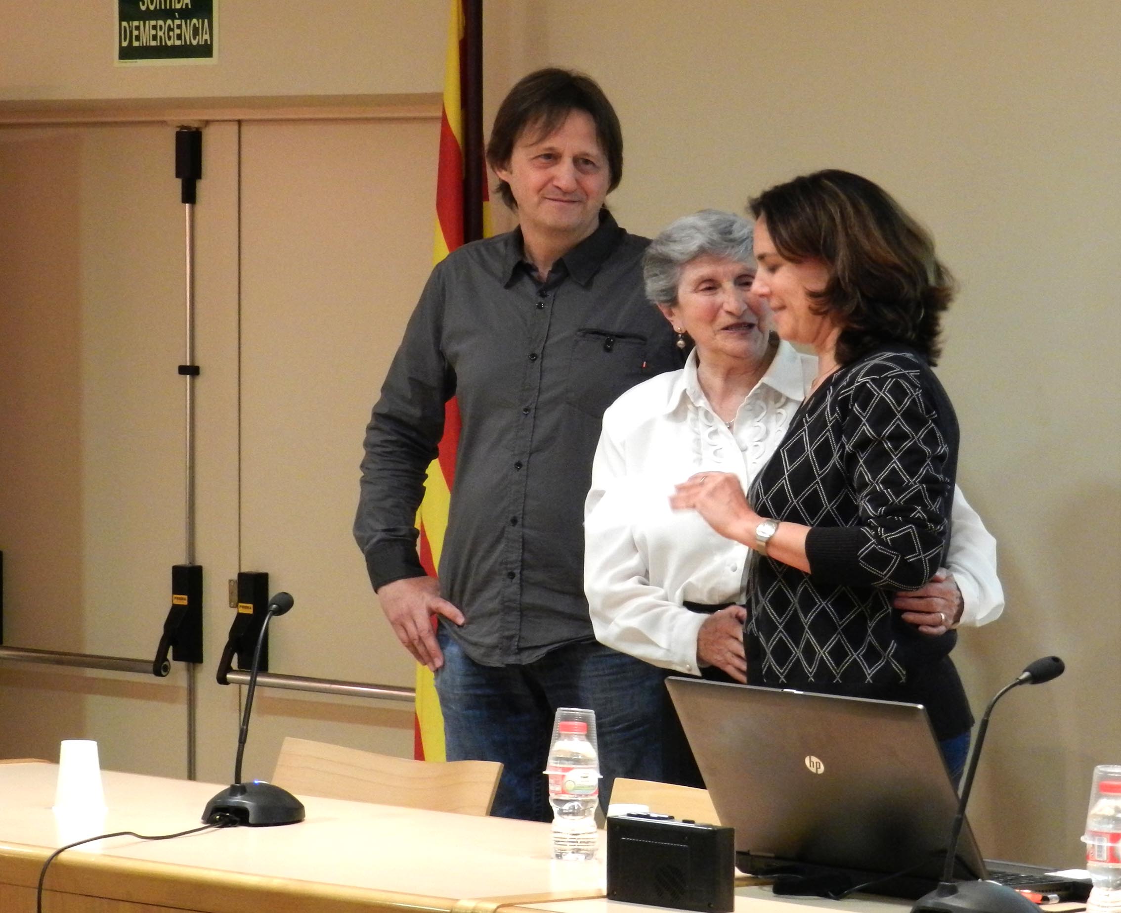 Confer�ncia i donaci� de diners a l'Hospital de Sant Joan de D�u (19.04.2013)
