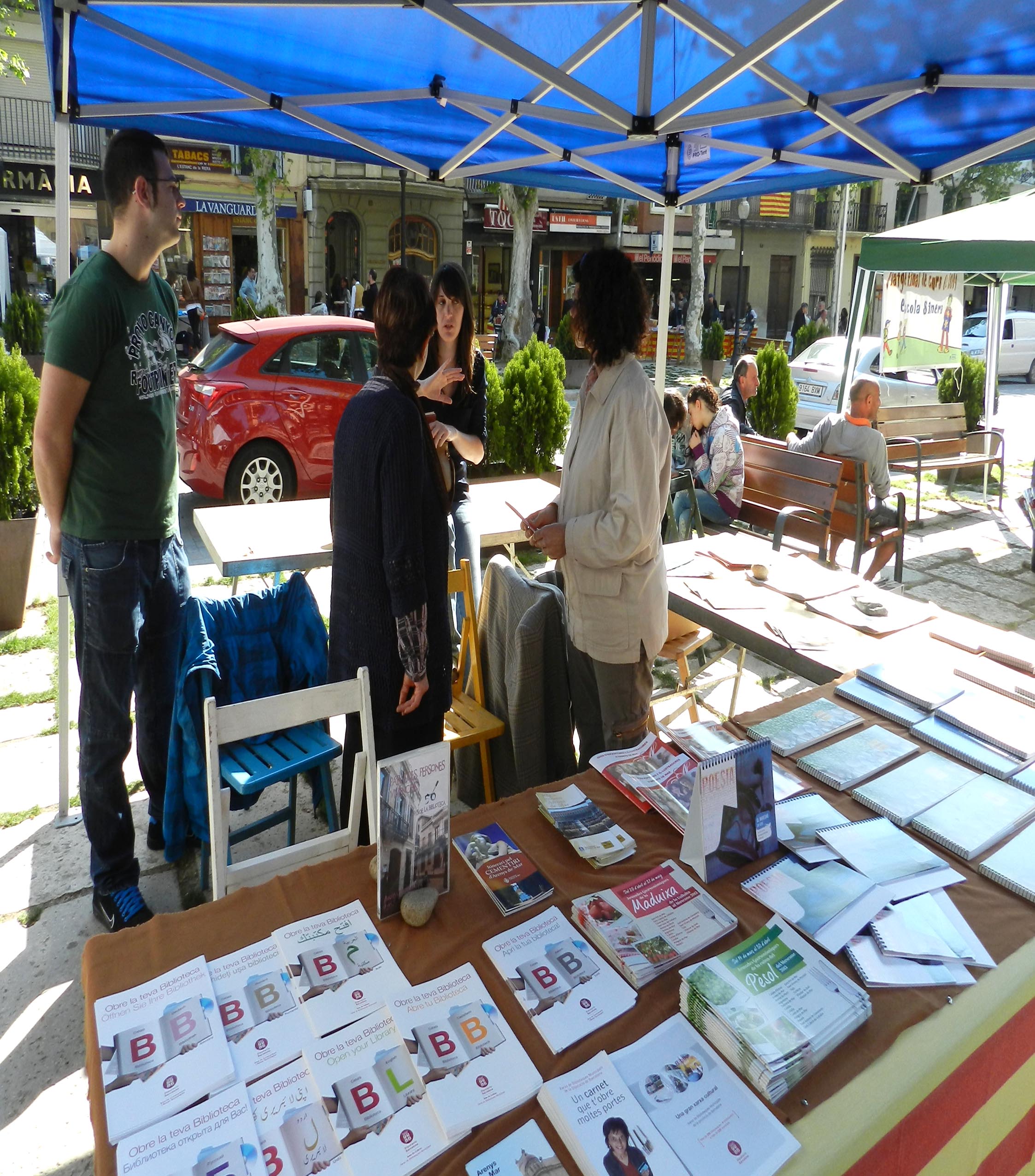 La Biblioteca surt al carrer per Sant Jordi (23.04.2013)