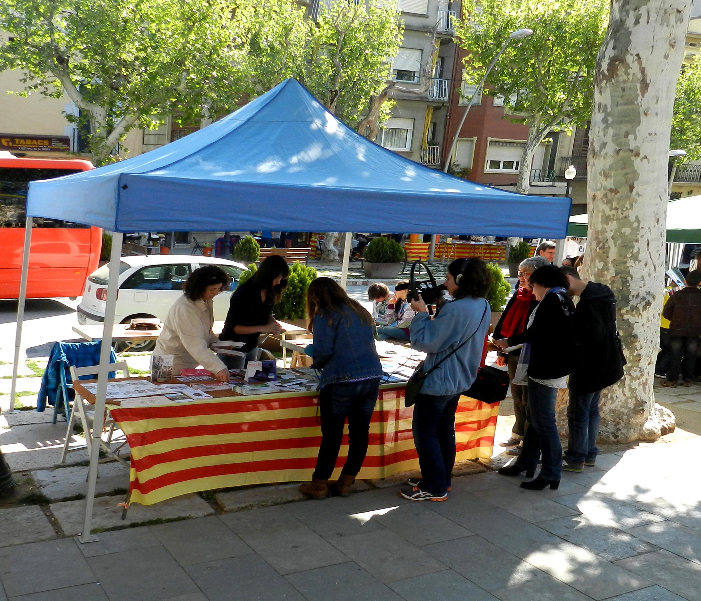 La Biblioteca surt al carrer per Sant Jordi (23.04.2013)