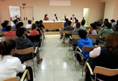 Trobada amb l'escriptora Laia Longan (17.05.2013) - Escola Sinera