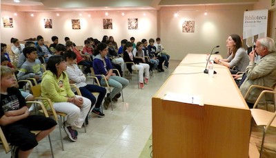 Trobada amb l'escriptora Laia Longan (17.05.2013) - Escola Sinera