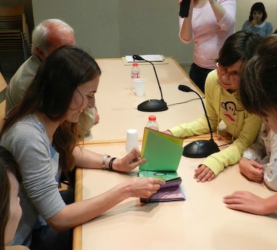 Trobada amb l'escriptora Laia Longan (17.05.2013) - Escola Sinera