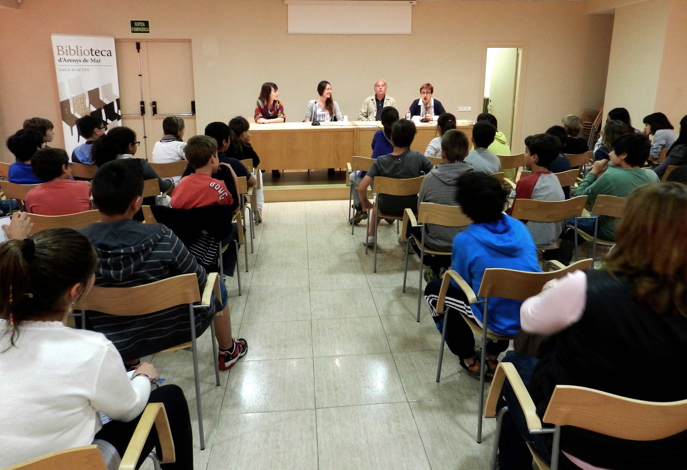 Trobada amb l'escriptora Laia Longan (17.05.2013) - Escola Sinera