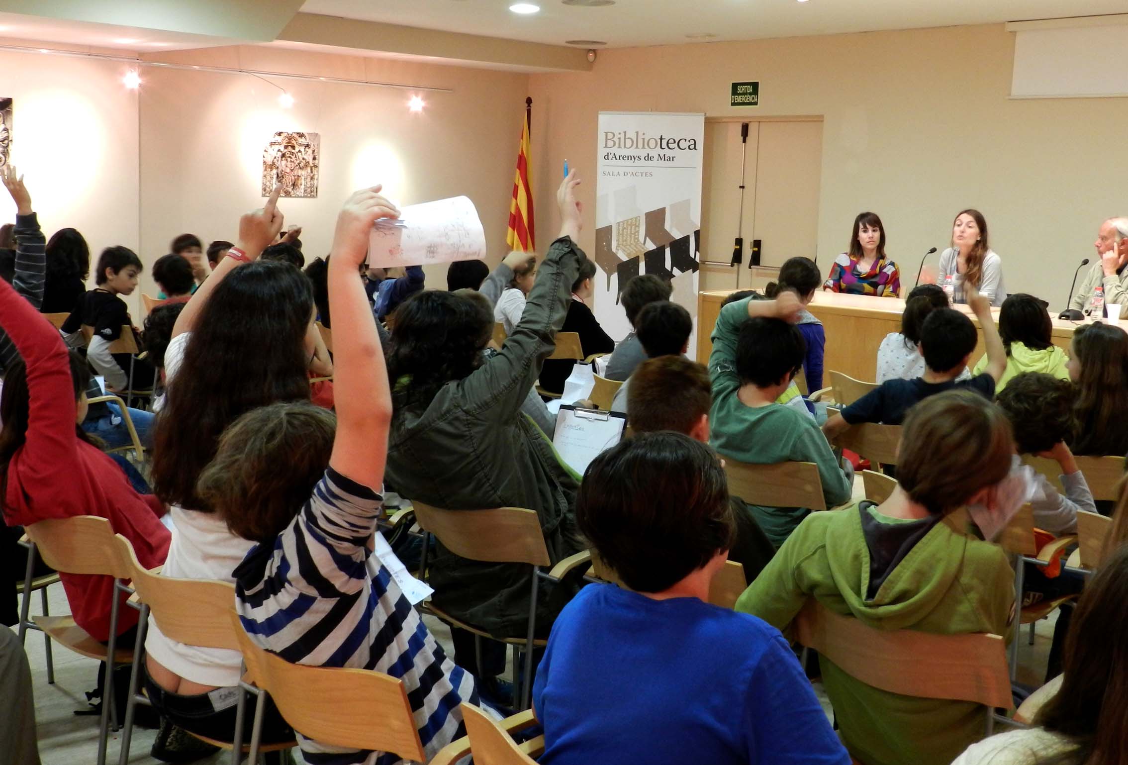 Trobada amb l'escriptora Laia Longan (17.05.2013) - Escola Sinera