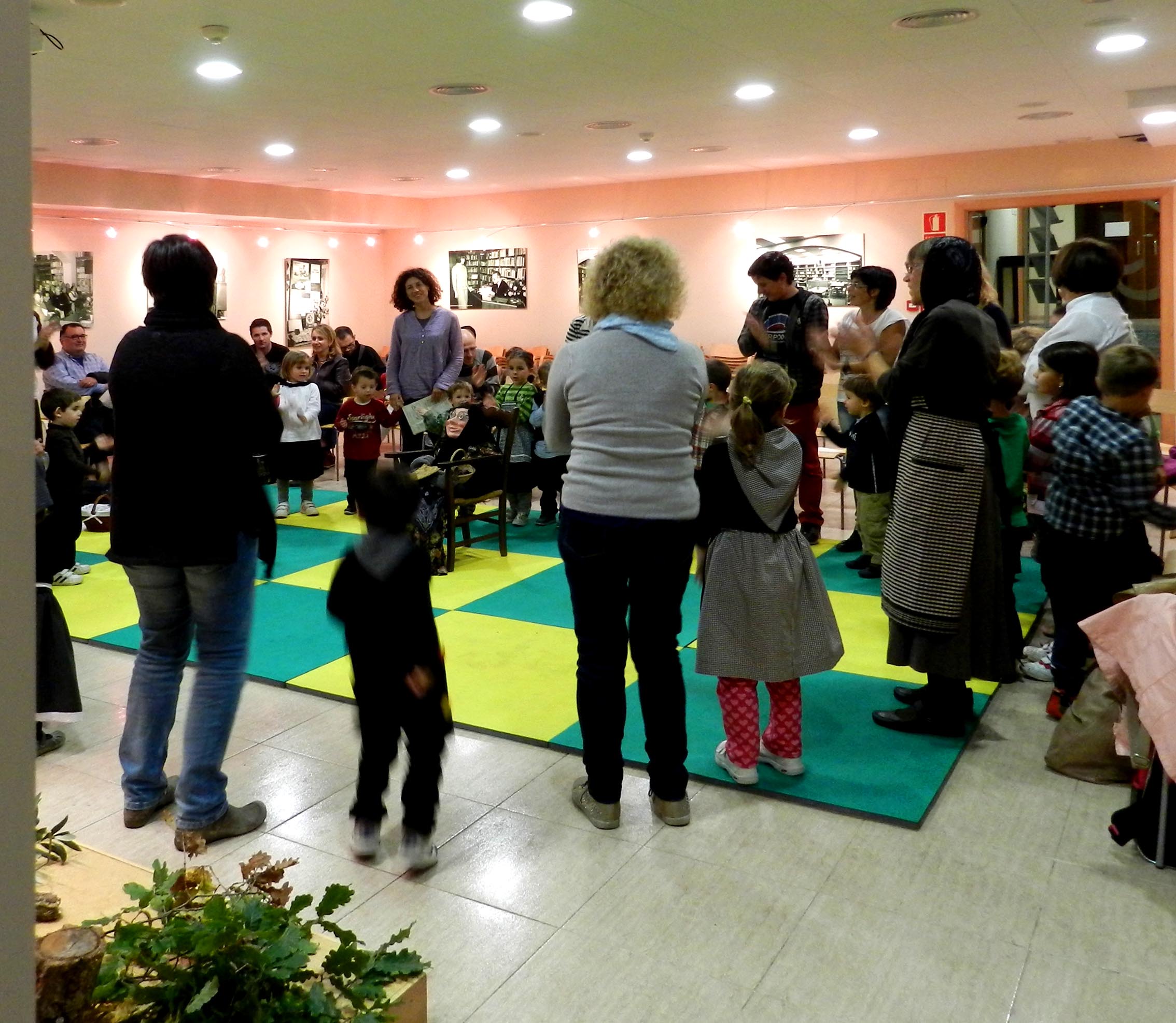 Hora del conte amb Montserrat Jord� (31.10.2013)
