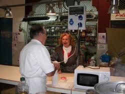 Rosario Montoza i Joan Maj&oacute; al mercat