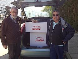 Manel Pou, responsable de C&agrave;ritas, i Fra Vicens, del Convent dels Caputxins d'Arenys.