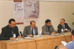 J.M. Ainaud de Lasarte, a la dreta de l'imatge, durant la presentaci&oacute; del Quadern d'Estudis Arenyencs dedicat a Flos Calcat