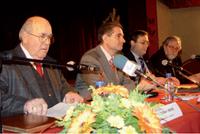 Pere Riera, en primer terme, en un dels actes de celebraci&oacute; dels 125 anys de l'Ateneu Arenyenc, l'any 2009.