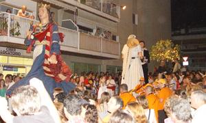 Cercavila nocturna de gegants