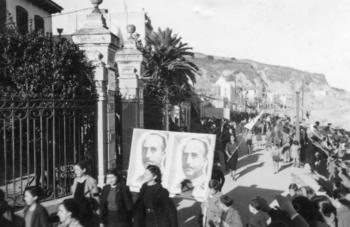 Foto: Jaume Codo&ntilde;&eacute;s (Arxiu Hist&ograve;ric Fidel Fita). Desfilada al Passeig Xifr&eacute; el maig de 1939.