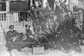 Foto: Joan Torrus (Arxiu Hist&ograve;ric Fidel Fita). Soldats de la divisi&oacute; Frecce Verdi allotjats a l'Ateneu Arenyenc el mar&ccedil; de 1939.