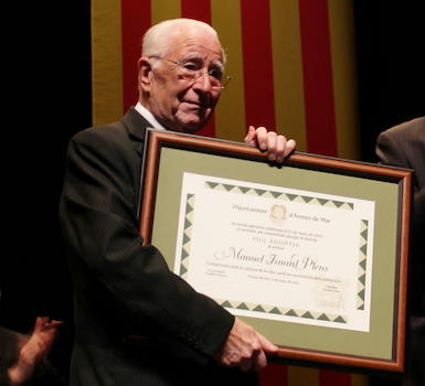 Isnard va ser nomenat Fill Adoptiu de la Vila al 2015