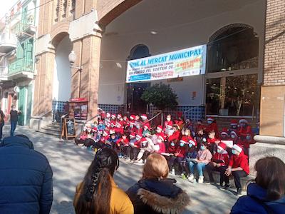 Escola Sinera canta Nadales al mercat