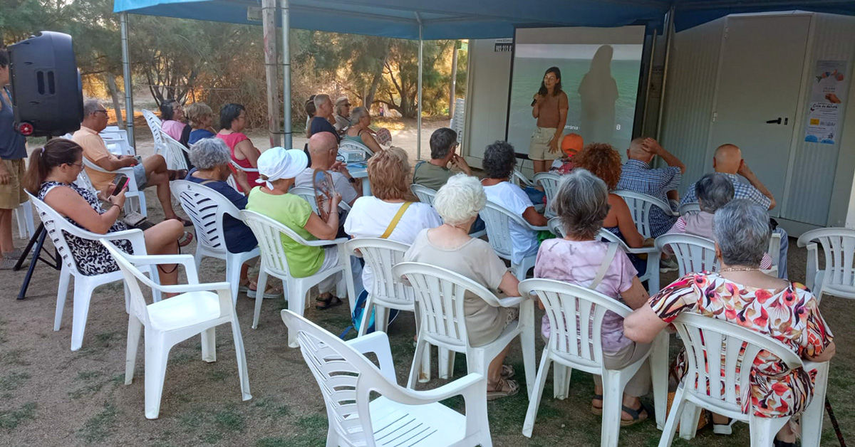 La Biblioplatja tanca l'estiu amb més usuaris i préstecs gràcies al canvi d'ubicació