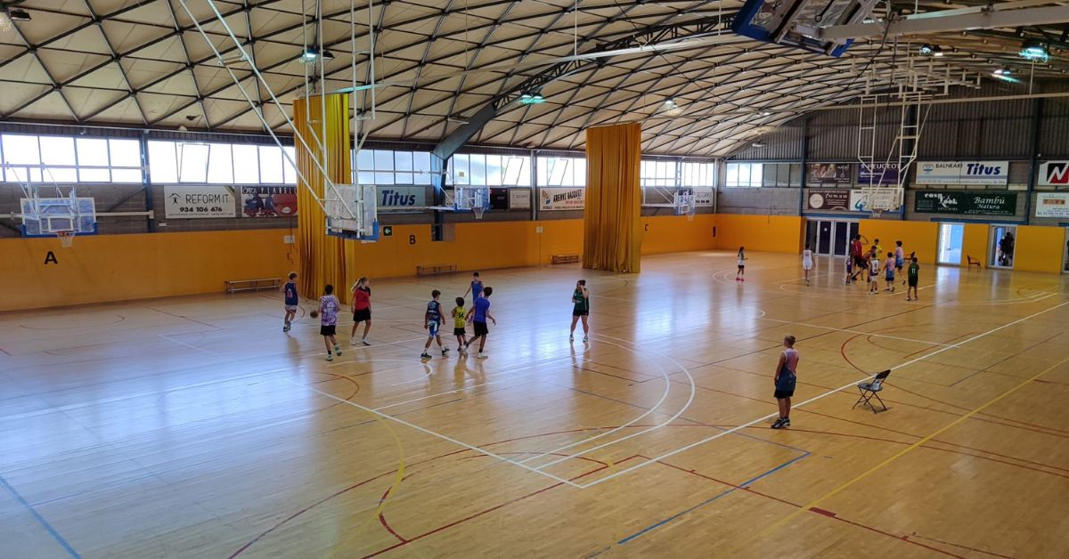 Millores en el pavelló de parquet del Fondo de les Creus