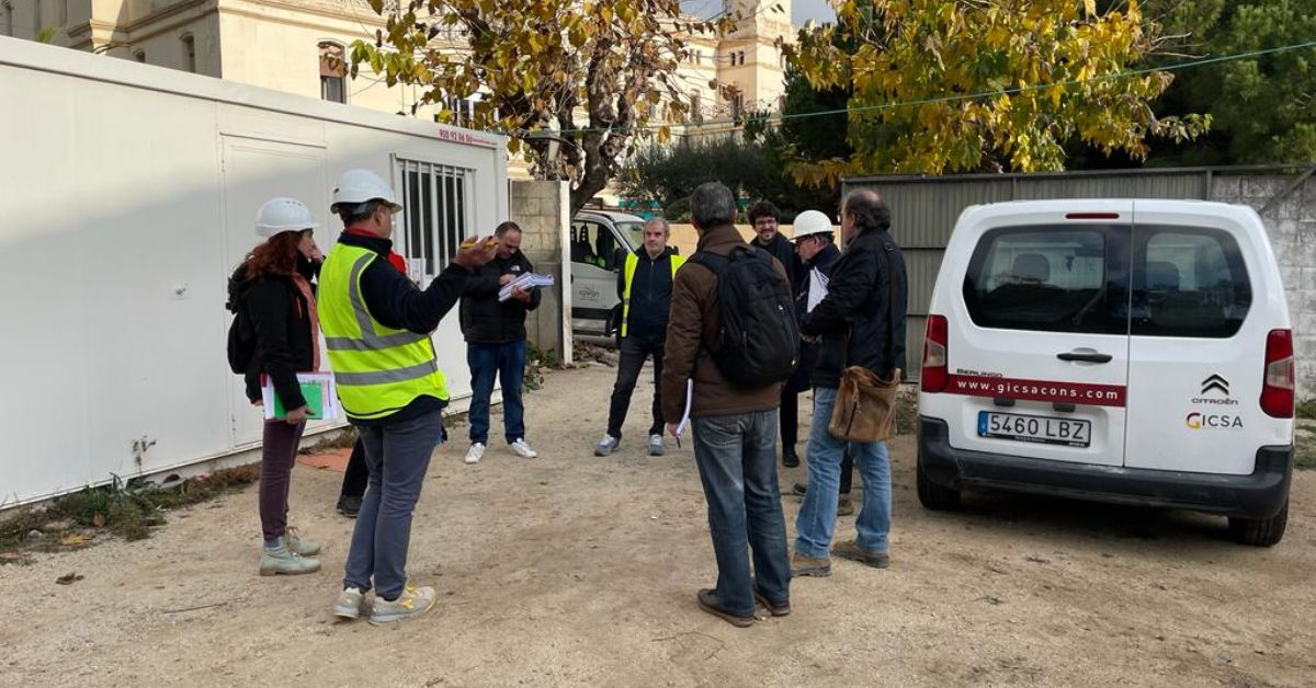 Represa de les obres de la futura biblioteca a les Clarisses