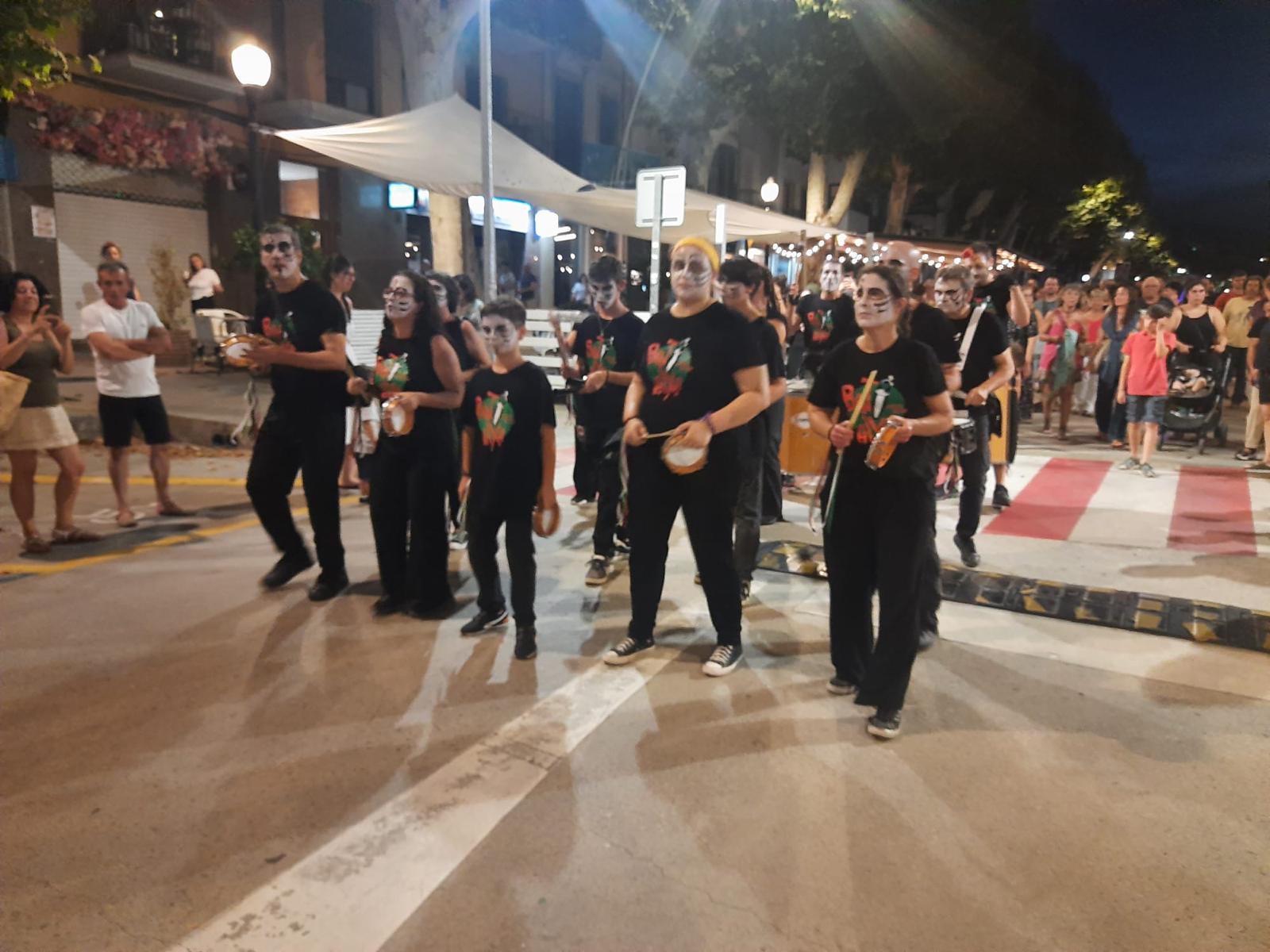 per la Riera, del CC Calisay fins a l'Ajuntament