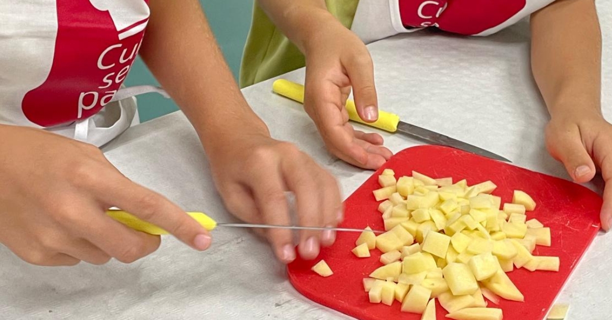 xit del segon taller del programa “cuina sense pares” a l'espai jove