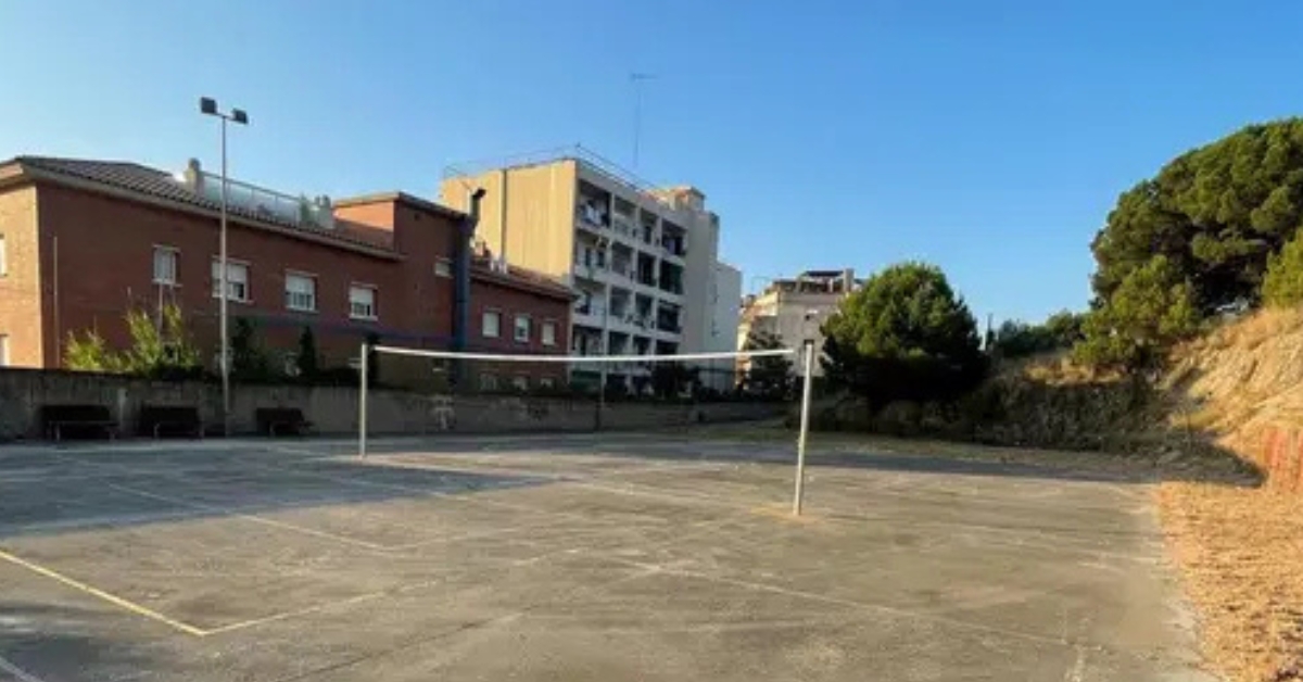 el pati del cass s'obrir com a aparcament per a residents fins al mes de maig