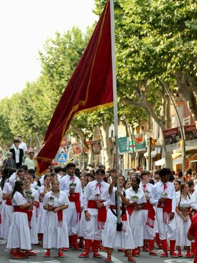 Pels carrers i cases de la vila